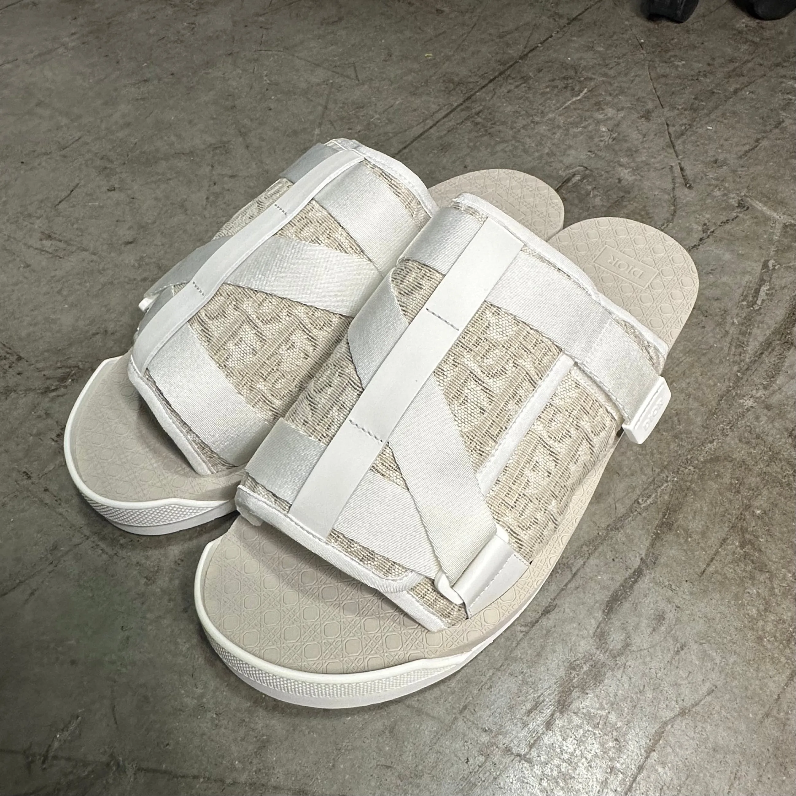 DIOR ALPHA SANDAL WHITE