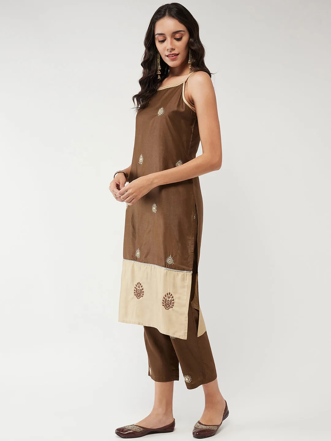 Fusion Embroidered Sleeveless Color-Blocked Kurta